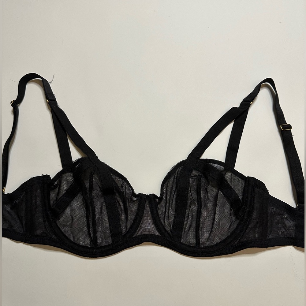 Victoria’s Secret- Very Sexy- Unlined Balconet Bra- 32DD